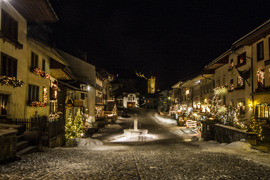 village de gruyere la nuit